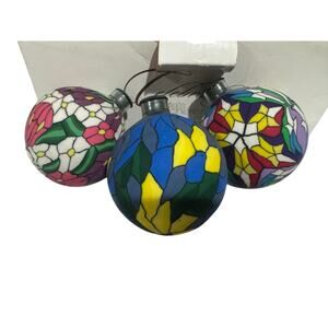 Christmas Around The World Tiffany Light Covers Set / 3